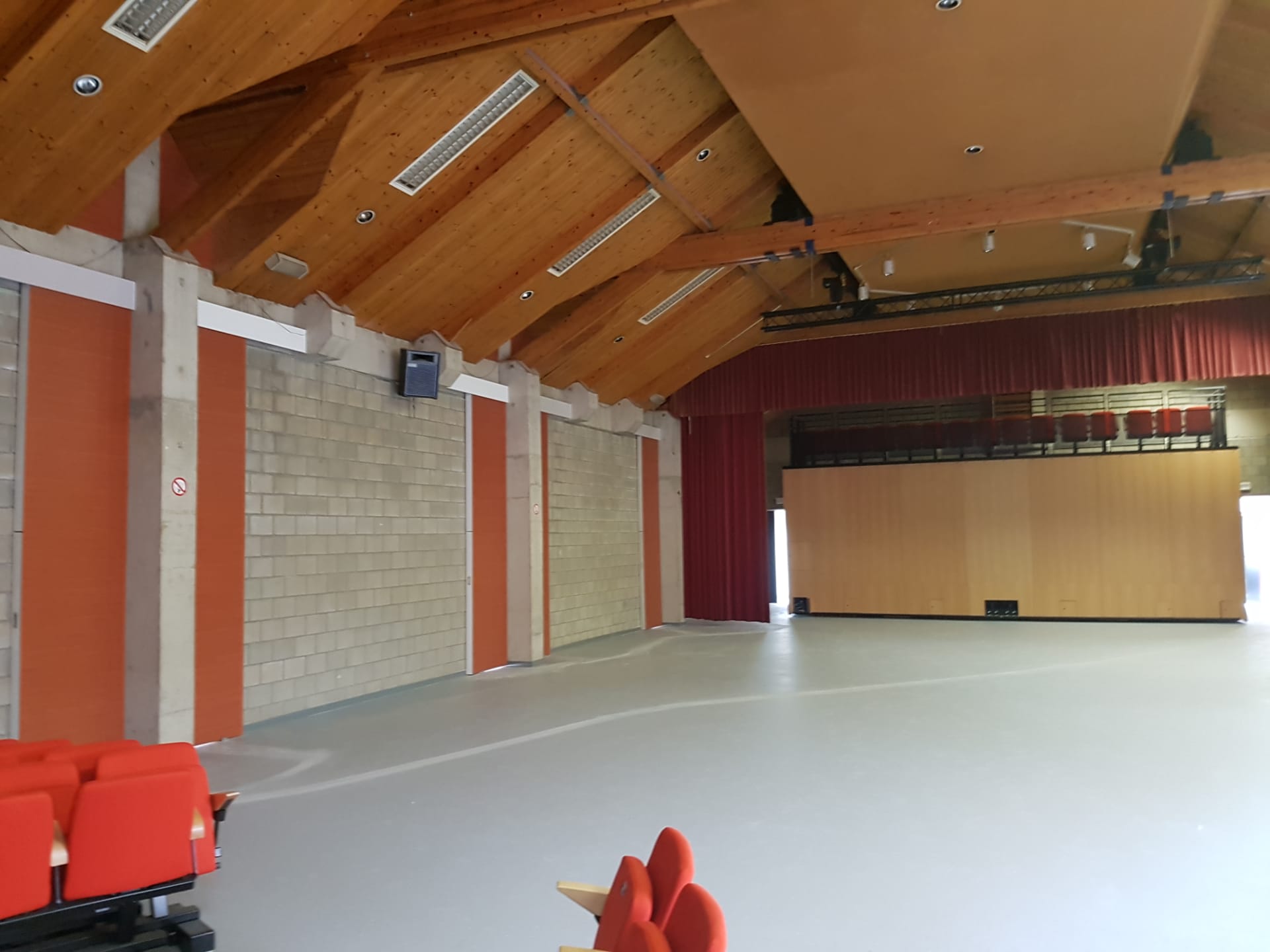 Acoustische luiken theaterzaal Nieuwrode - Vrago Interieur